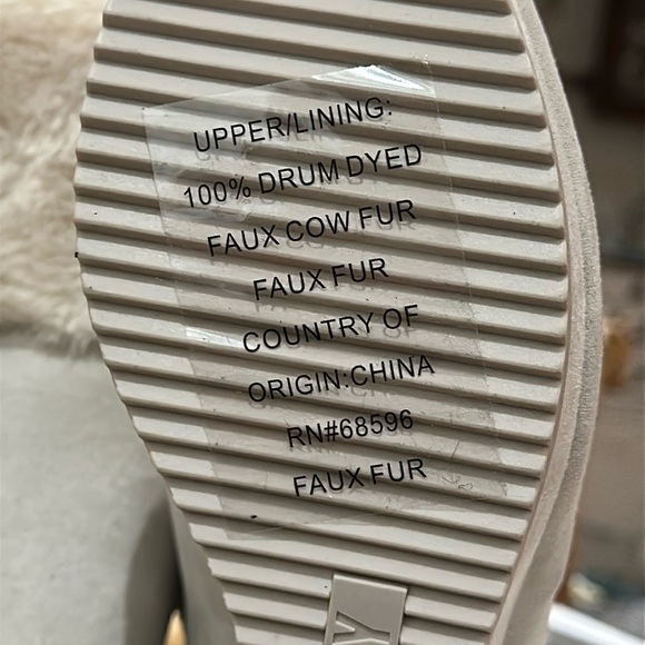 🪧 DKNY Women’s Nadra Faux Fur Wedge Booties in Vanilla Faux Suede, Size 9.5 - Picture 16 of 16